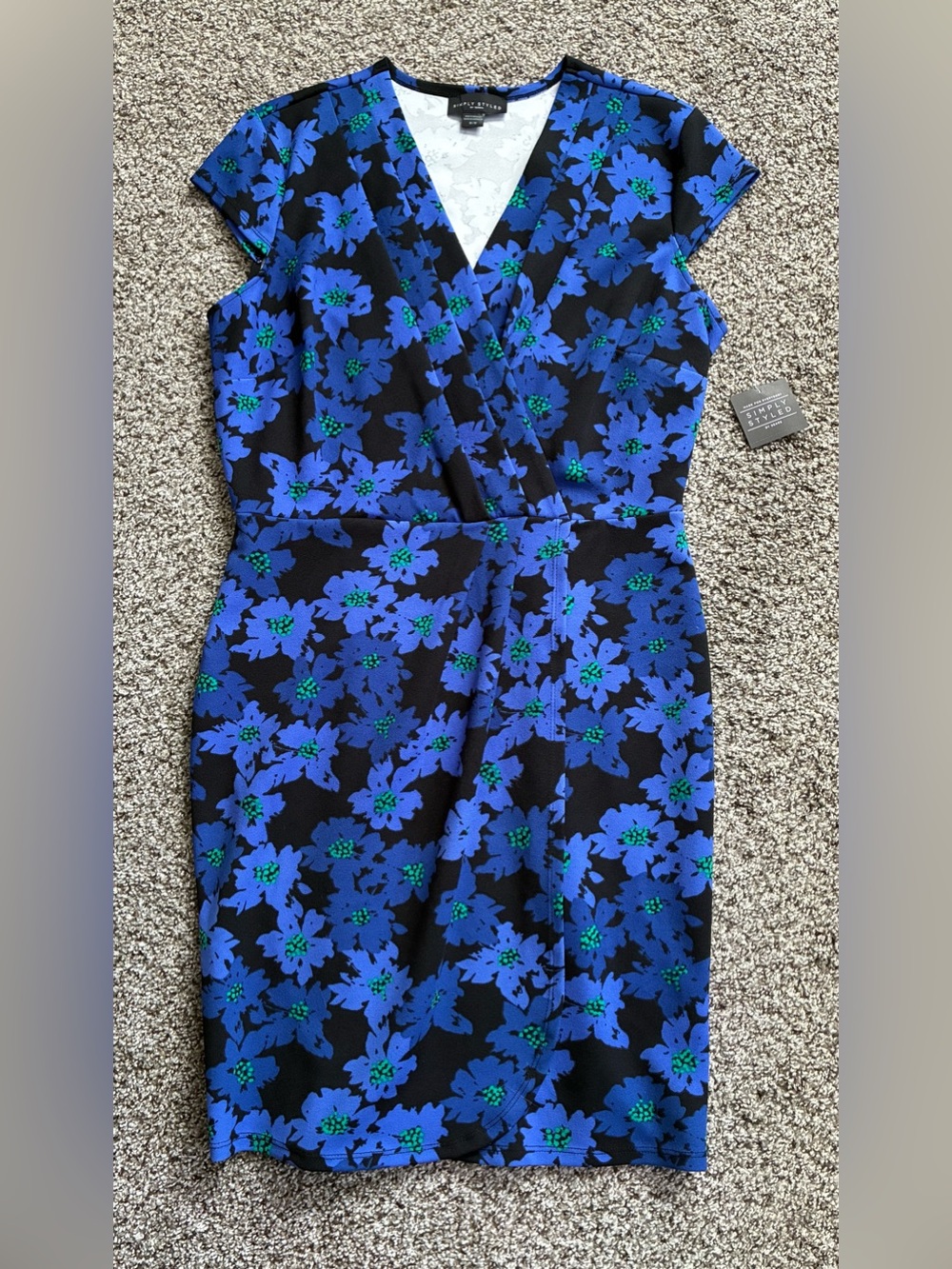 🦋 NWT $34.99 Simply Styled Black and Blue Floral Midi Dress